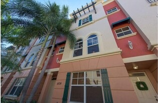 Building Photo - 1033 NE 17th Way