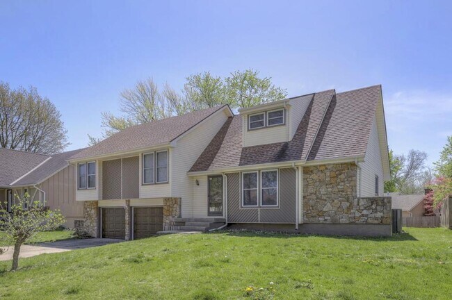 Building Photo - 1008 NW Roanoke Dr