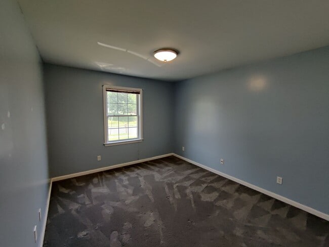 Building Photo - Lovely 4BD / 2 Bath High Ranch