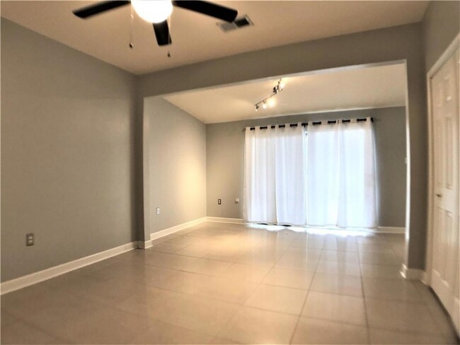 Building Photo - 1057 Marina Dr