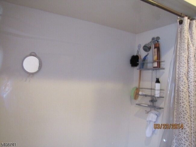 Building Photo - 298 Luddington Ave