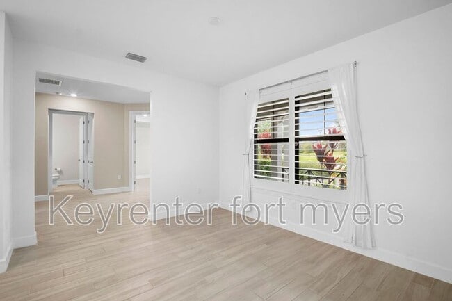 Building Photo - 19001 Aqua Shore Dr