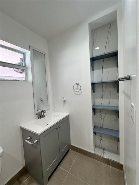 Building Photo - 2300 SW 43rd Terrace