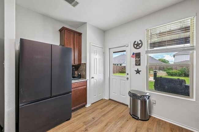 Building Photo - 216 La Dera Dr