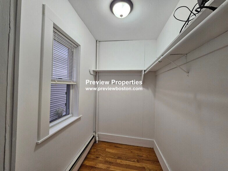 Building Photo - 5 Lawrence Pl