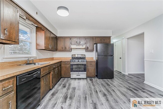 Building Photo - 1036 Apache St