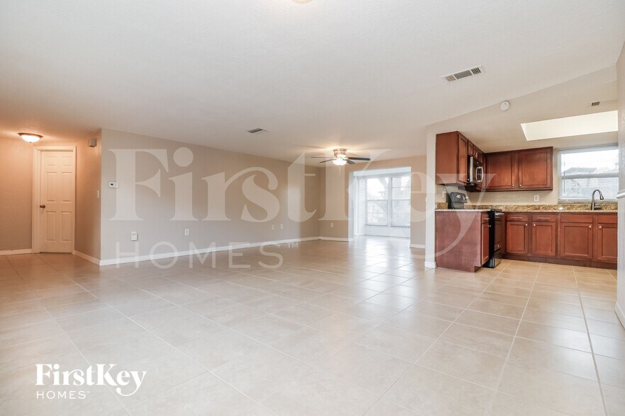 Building Photo - 7701 Birchwood Dr