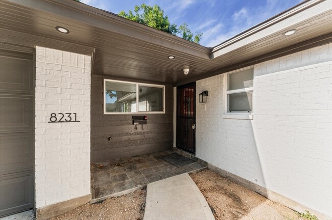 Building Photo - 8231 Garden Parks Dr