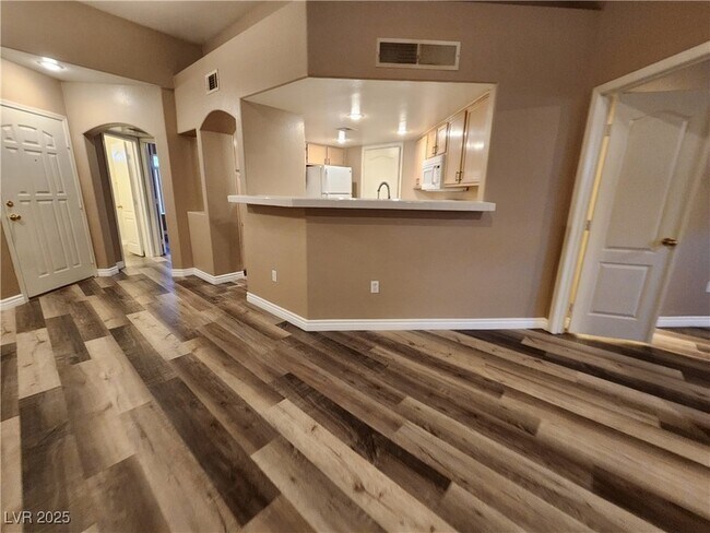 Building Photo - 7400 W Flamingo Rd