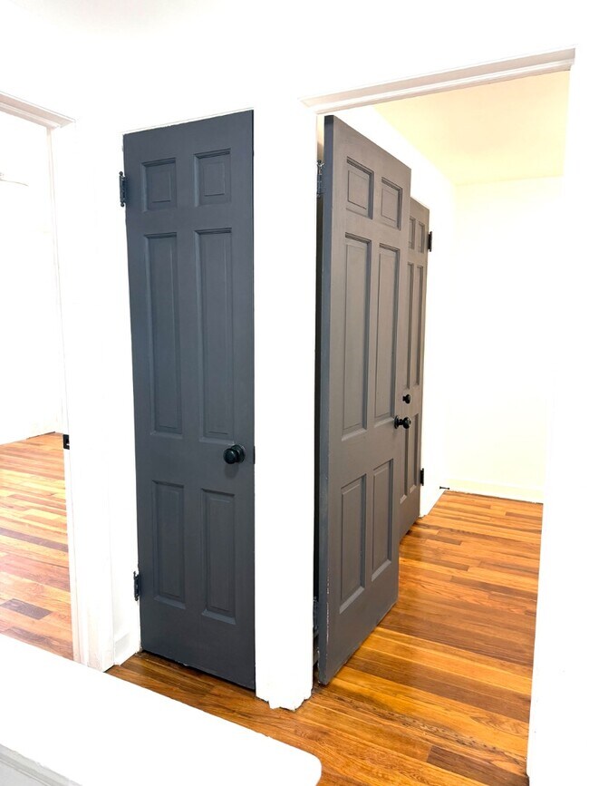 Building Photo - 480 Marquette Dr