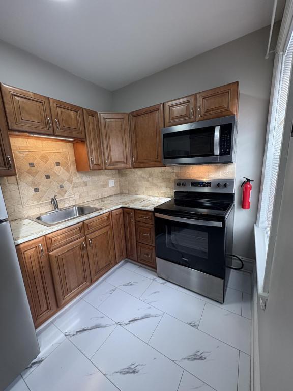 Building Photo - 1025 W Turner St