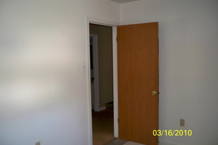 Building Photo - 3704 Tiffany Dr