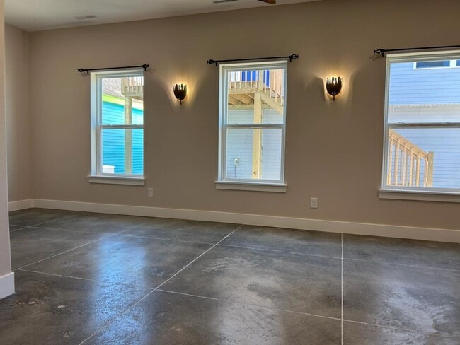 Building Photo - 940 M St SW