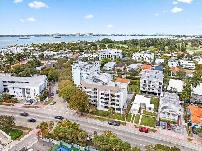 Building Photo - 1975 Normandy Dr