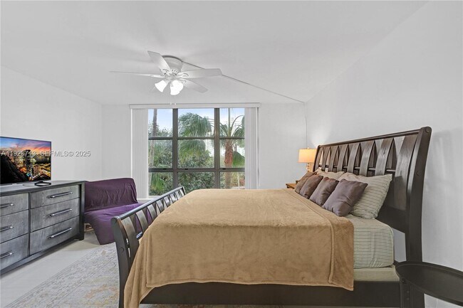 Building Photo - 3600 Mystic Pointe Dr