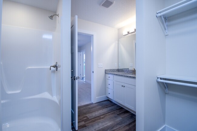 Building Photo - 9250 Brook Hollow Ln