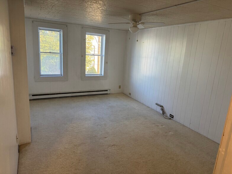 Building Photo - 454 Fern St