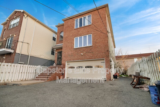 Primary Photo - 141-143-143 Norfolk St