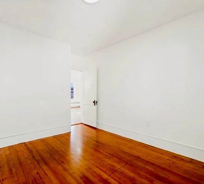 Building Photo - 19 Vale St