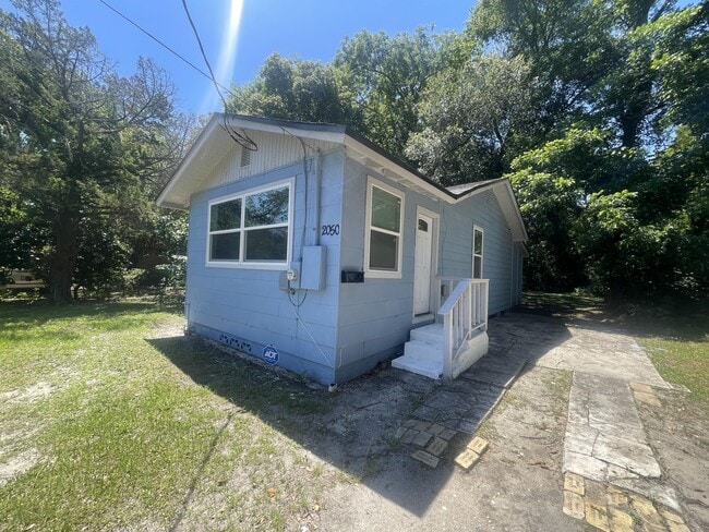 Building Photo - 2050 W 40th St