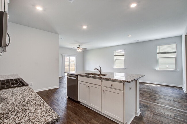 Building Photo - 104 Sunray Ln