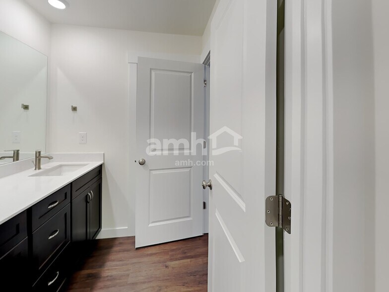 Building Photo - 9433 Clancey St