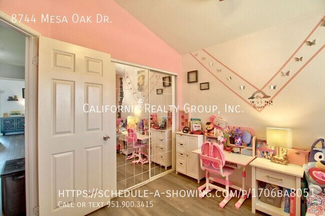 Building Photo - 8744 Mesa Oak Dr