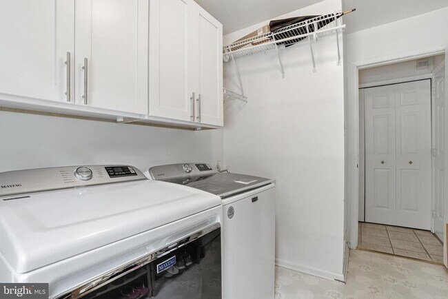 Building Photo - 1316 Heller Dr