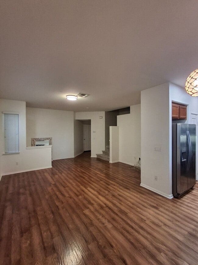 Building Photo - Amazing 2-Bedroom Townhome with Central AC/Heat! MUST SEE!