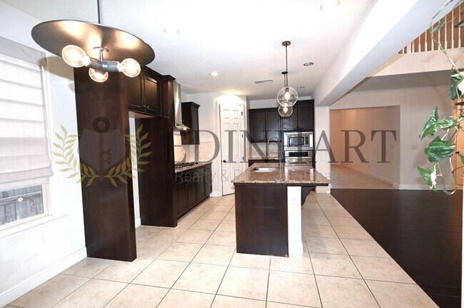 Building Photo - 11348 N Via Ventana Way