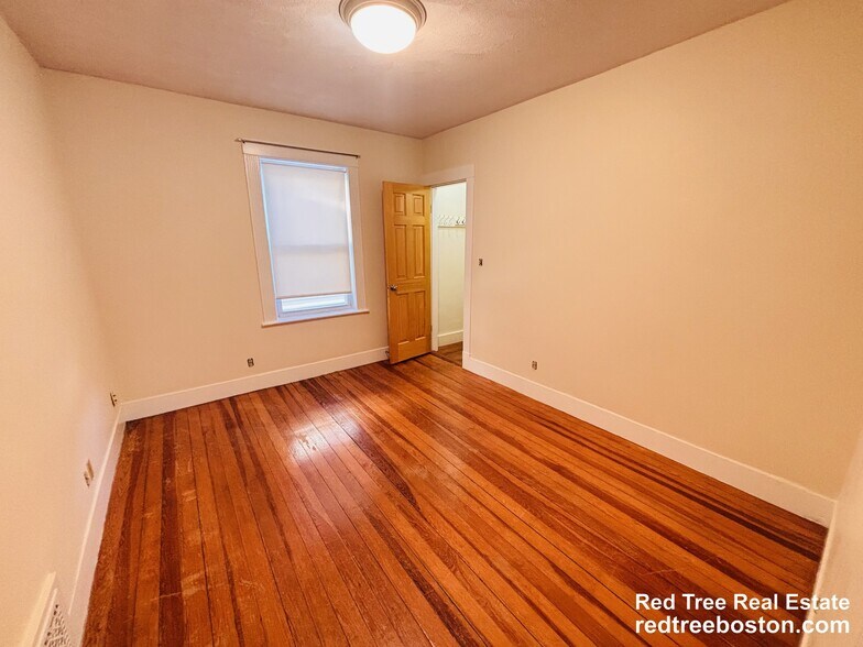 Building Photo - 39 Montfern Ave