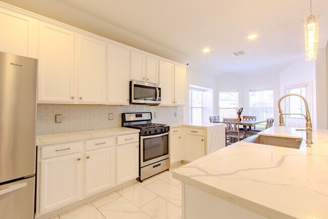 Building Photo - 20922 Clovermeadow