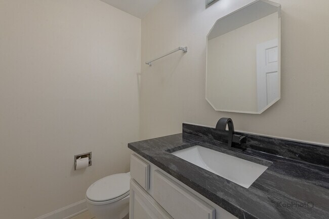 Building Photo - 110 N Waterford Dr