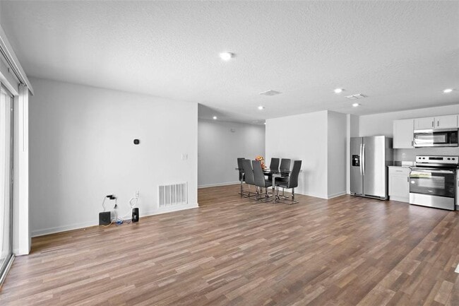 Building Photo - 2078 Kentucky Rd