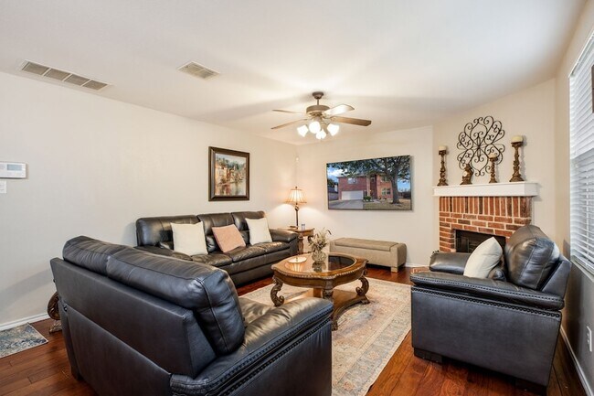 Building Photo - 9601 Euclid Dr