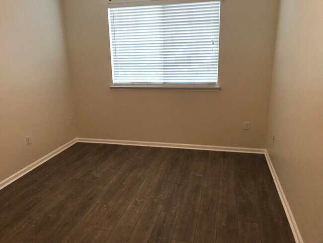 Building Photo - 9845 Baywinds Blvd