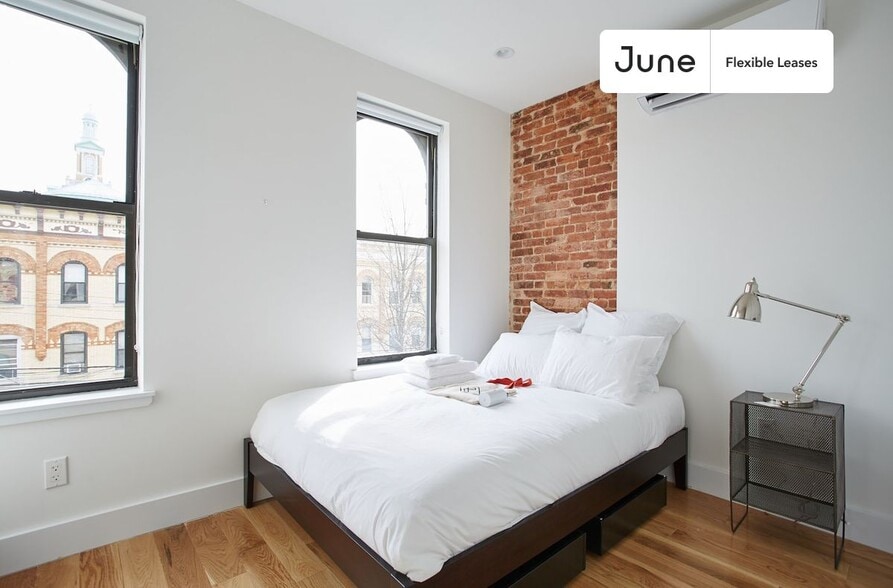 Building Photo - Absolutely ROOM at The Cornelia House