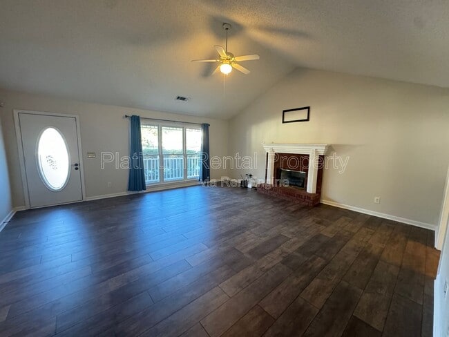 Building Photo - 335 Charlyne Way