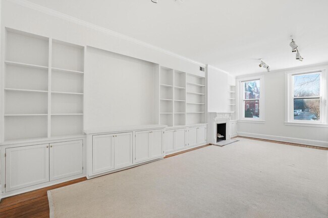 Building Photo - 1635 35th St NW