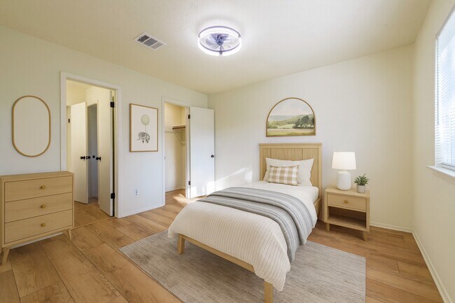 Building Photo - 462 Capehill Dr