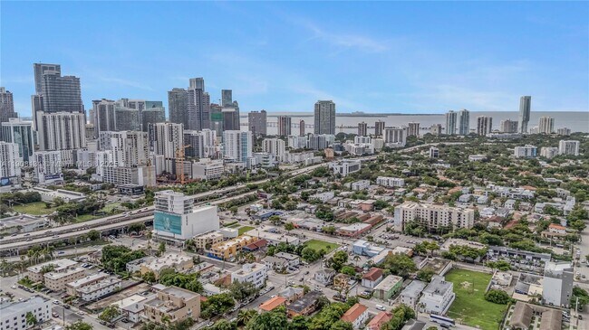 Building Photo - 421 SW 9th St