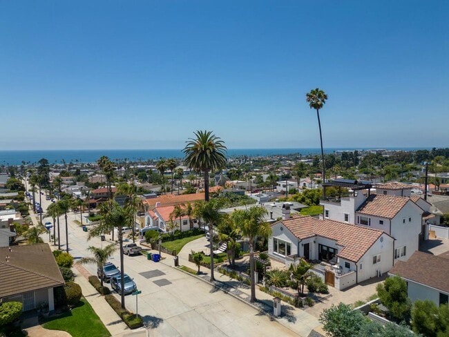 Building Photo - Prestigious Ocean View Retreat – Fully Rem...
