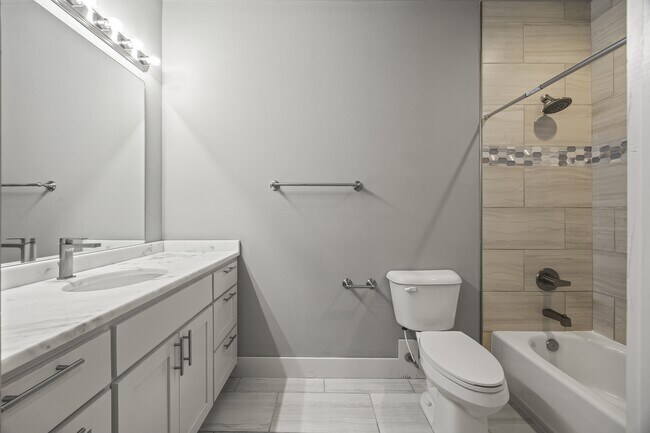 Building Photo - 2055 S Florida Way