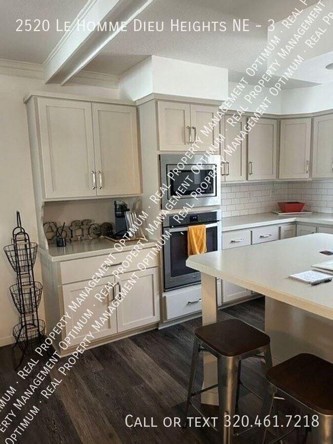 Building Photo - 2520 Le Homme Dieu Heights NE