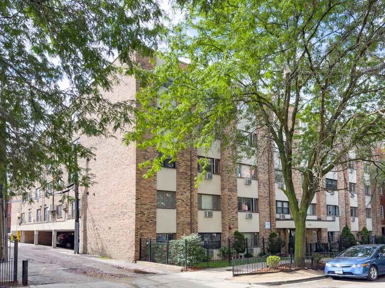 Primary Photo - 630 W Wrightwood Ave