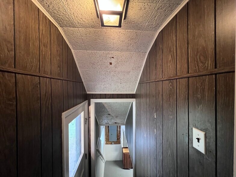 Building Photo - 304 Marie St