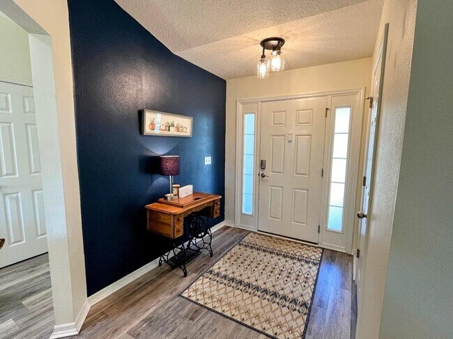 Building Photo - 33 Wheeling Ln