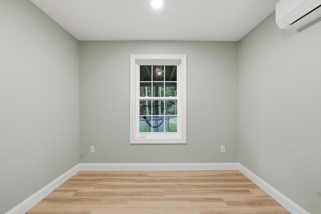 Building Photo - 104 Hilltop Dr