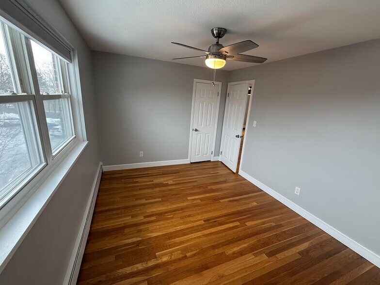 Building Photo - 21 Warren St