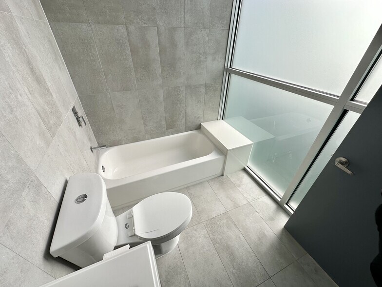 Building Photo - 1422 N 7th St